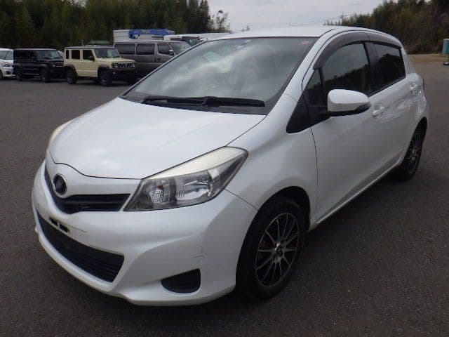 
									2013 TOYOTA VITZ F
								
