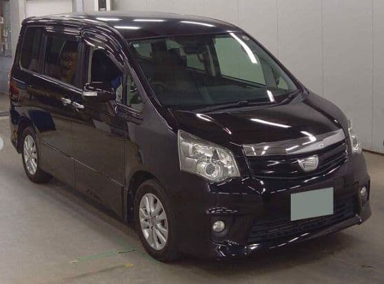
									2012 TOYOTA NOAH Si
								
