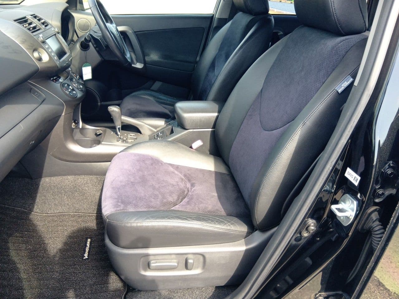 Vehicle SU00001350 large view 26