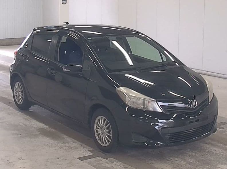 
									2013 TOYOTA VITZ F SMILE EDITION
								