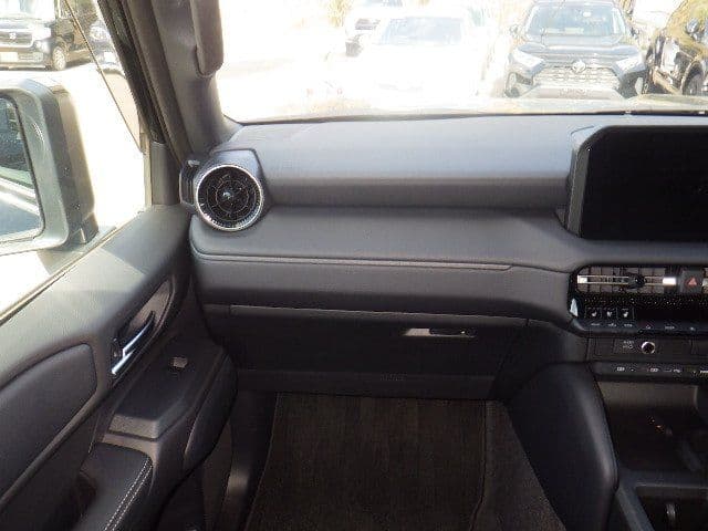 Vehicle SU00001315 large view 27