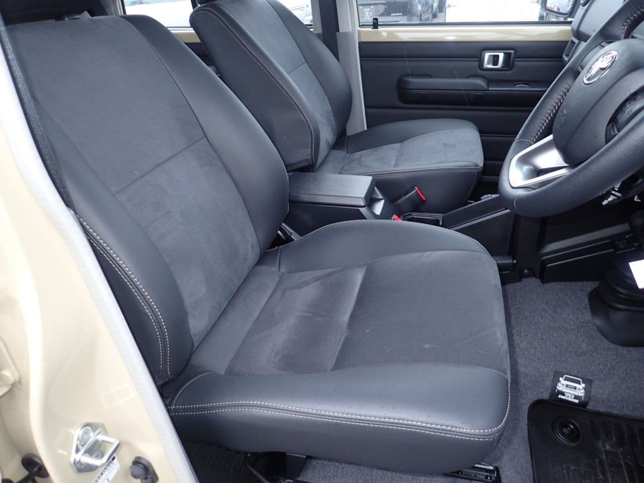 Vehicle SU00001312 large view 20