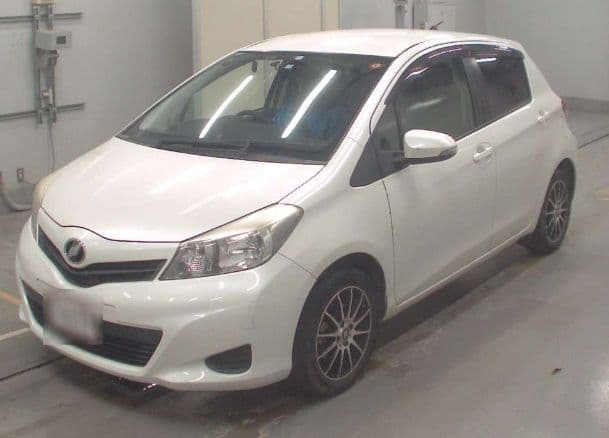 
									2013 TOYOTA VITZ F
								