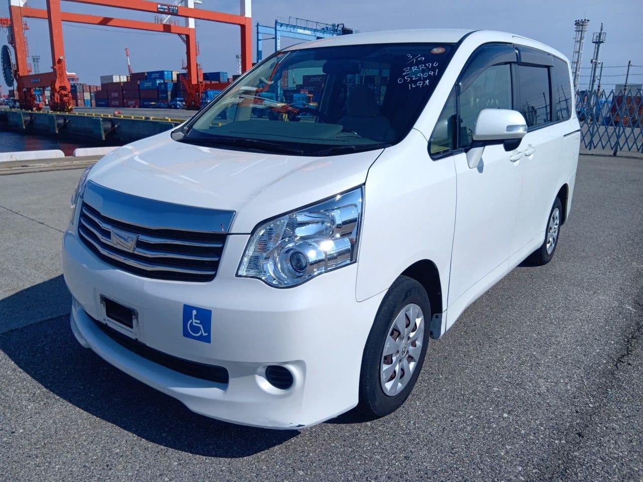
									2012 TOYOTA NOAH Welcab
								