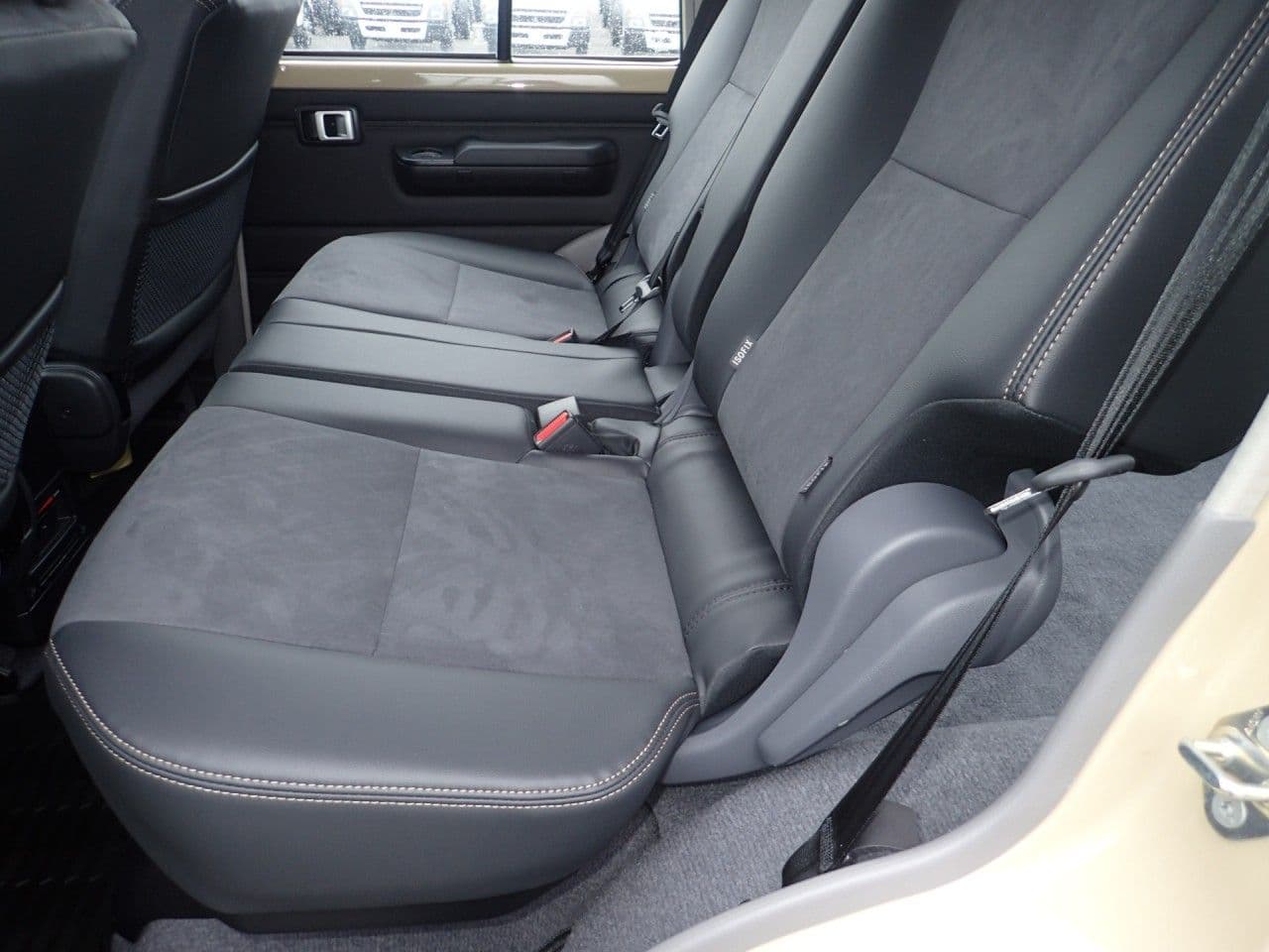 Vehicle SU00001312 large view 23