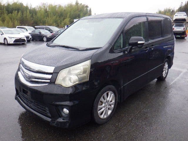 
									2011 TOYOTA NOAH Si
								