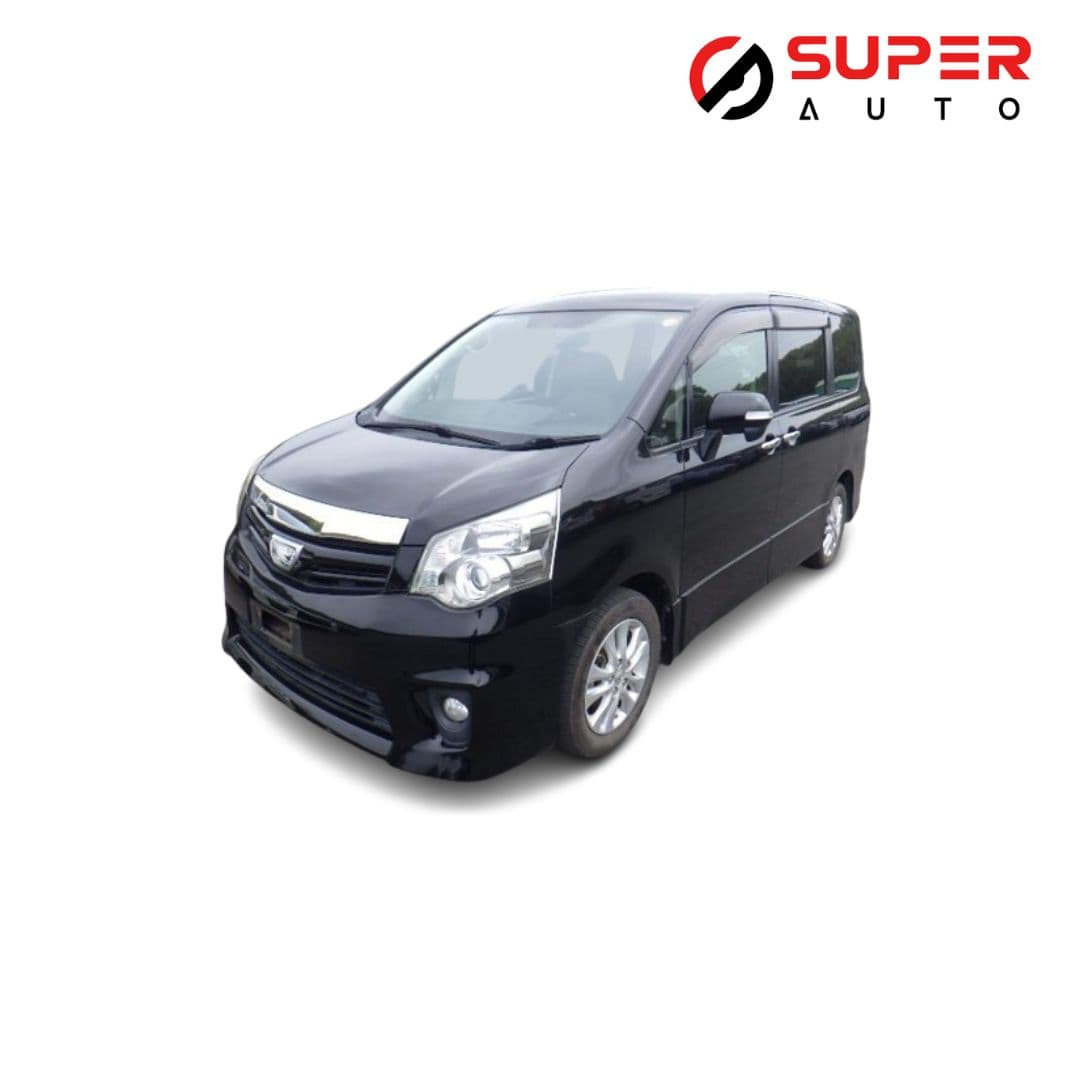 
									2012 TOYOTA NOAH Si
								