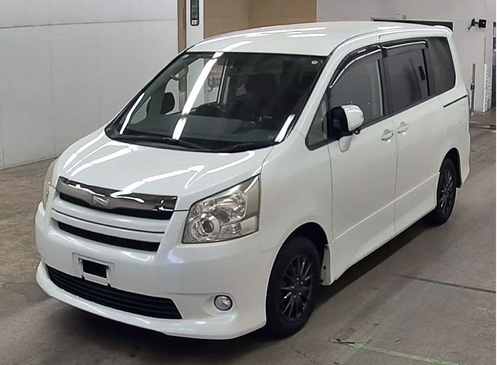 
									2007 TOYOTA NOAH SI
								