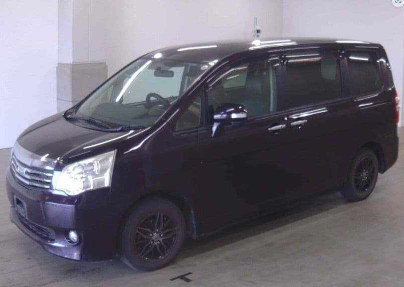 
									2013 TOYOTA NOAH DBA-ZRR70G
								