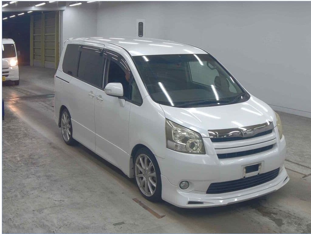 
									2007 TOYOTA NOAH Si
								