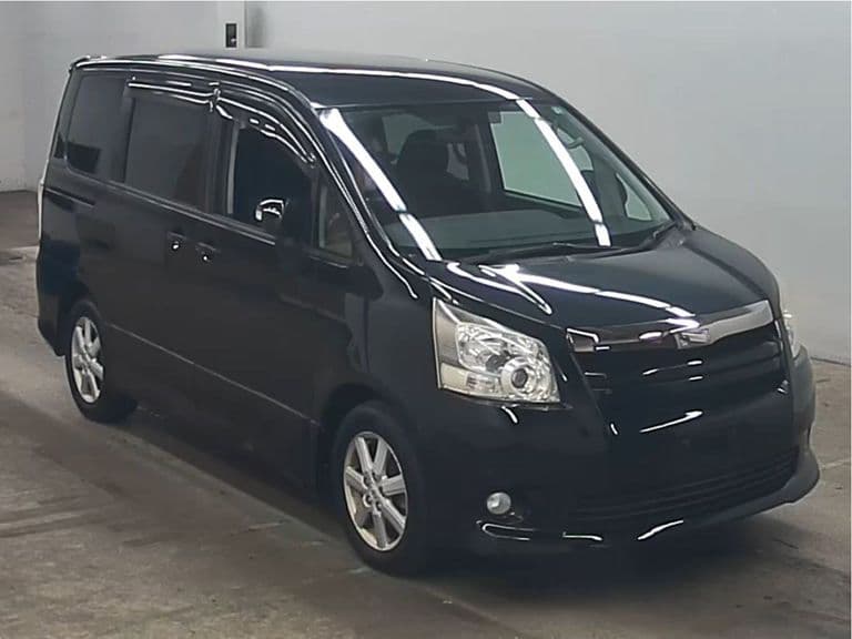 
									2007 TOYOTA NOAH Si
								