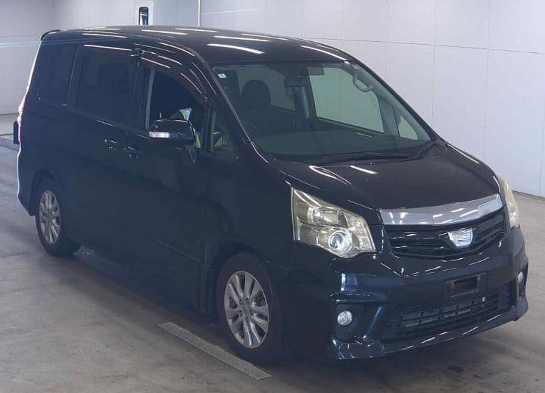 
									2012 TOYOTA NOAH Si
								