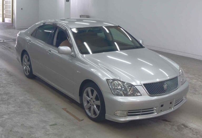 
									2004 TOYOTA CROWN ATHLETE
								