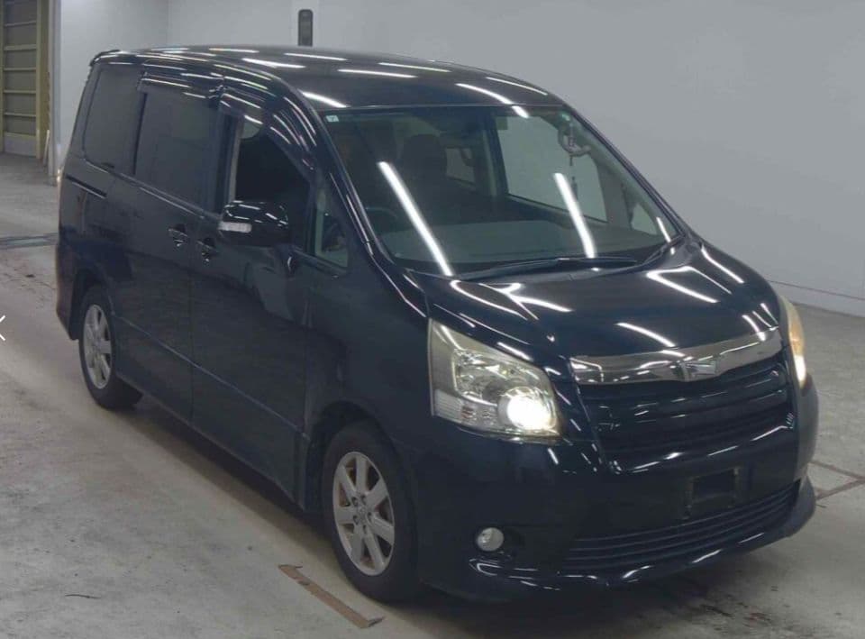 
									2007 TOYOTA NOAH Si
								