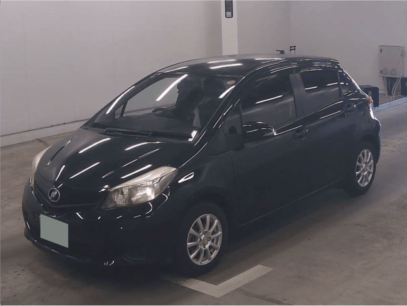 
									2012 TOYOTA VITZ F Smart Stop Package Smile Edition
								