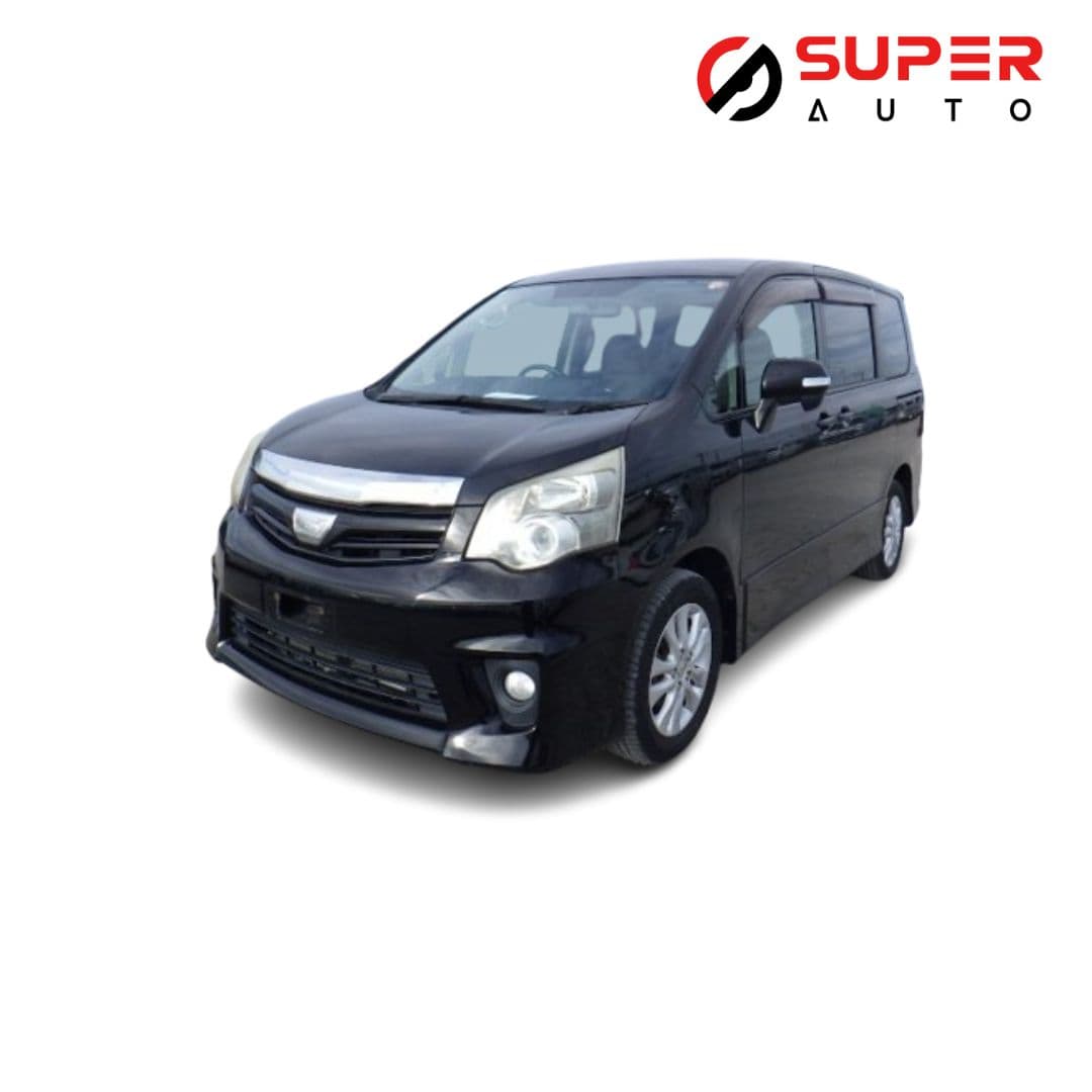 
									2012 TOYOTA NOAH Si
								