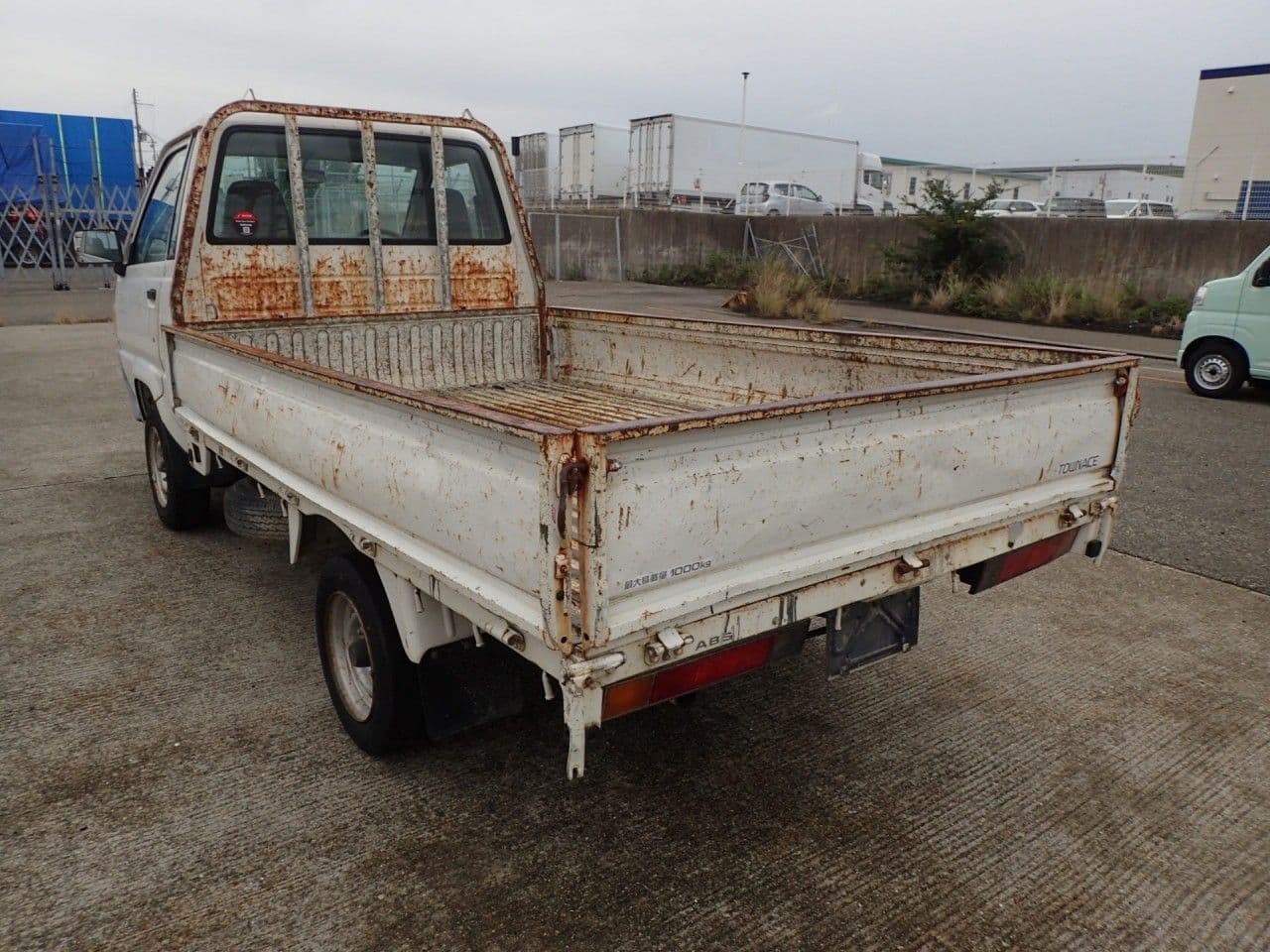 Vehicle SU00001654 large view 4