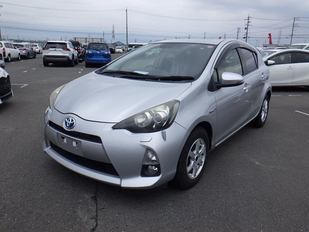 
									2012 TOYOTA AQUA G
								