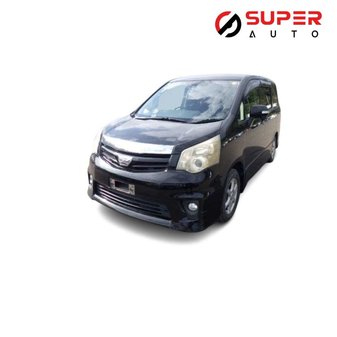 
									2012 TOYOTA NOAH Si
								