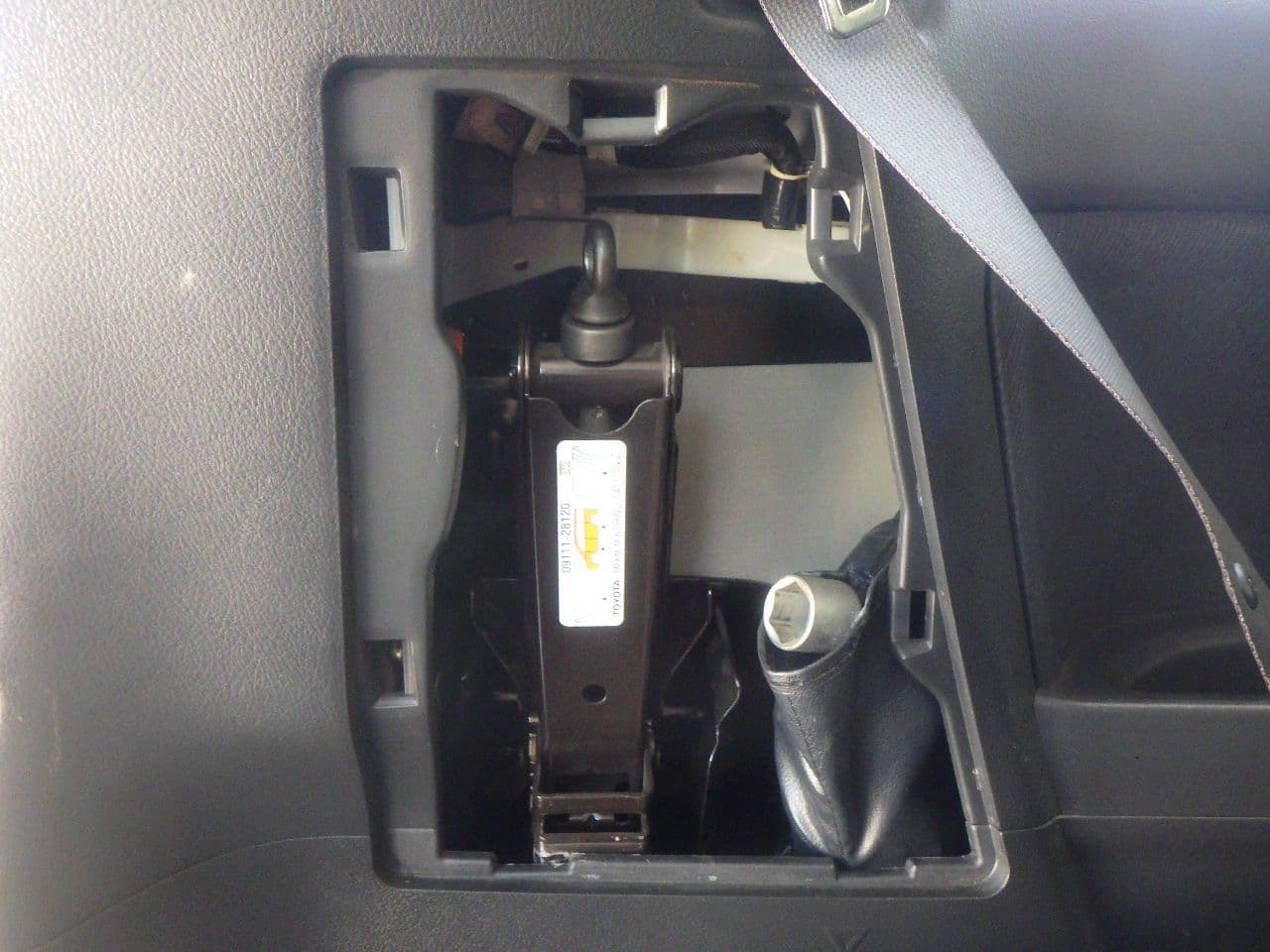 Vehicle SU00001044 large view 34