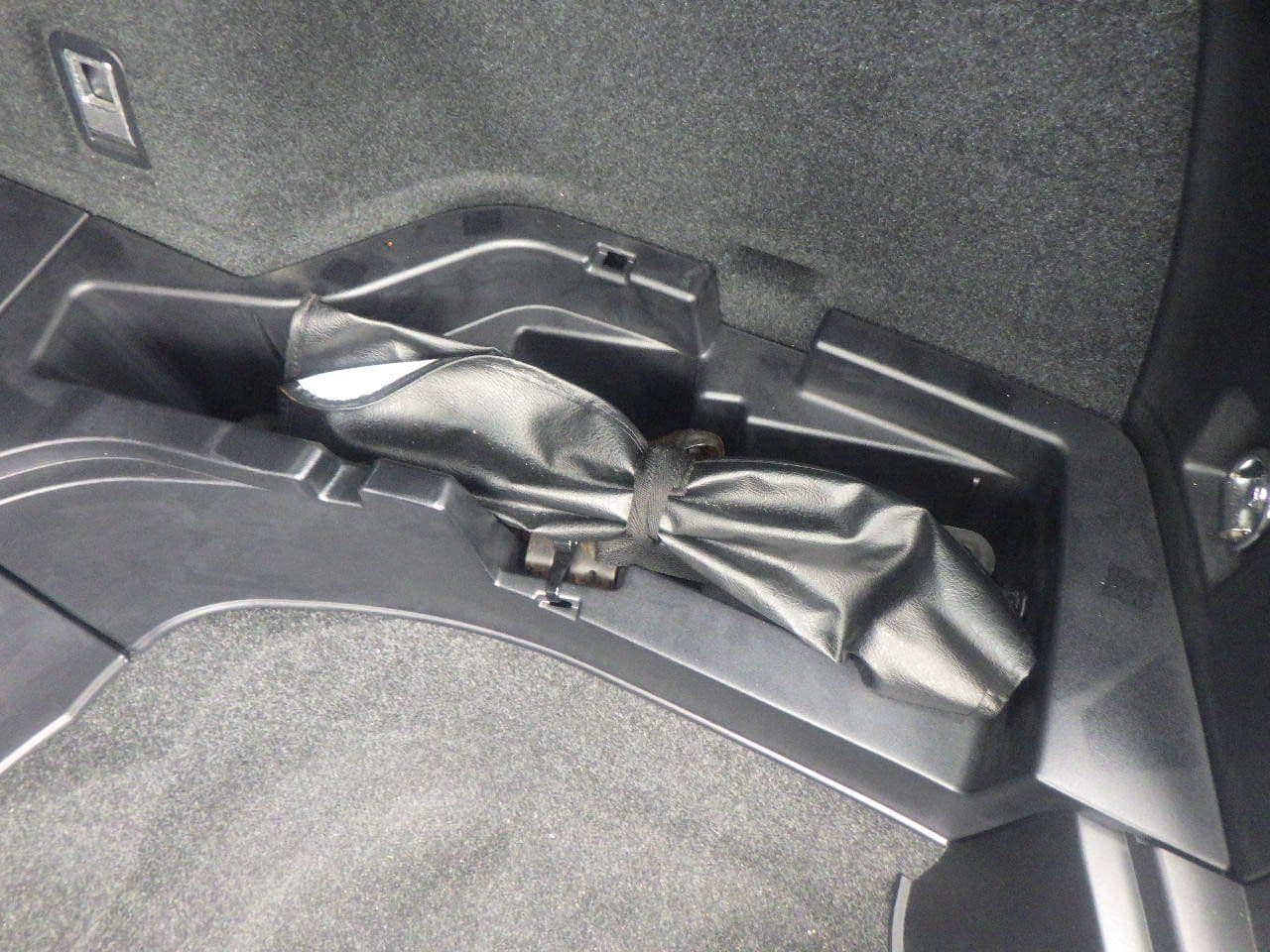 Vehicle SU00001132 large view 35