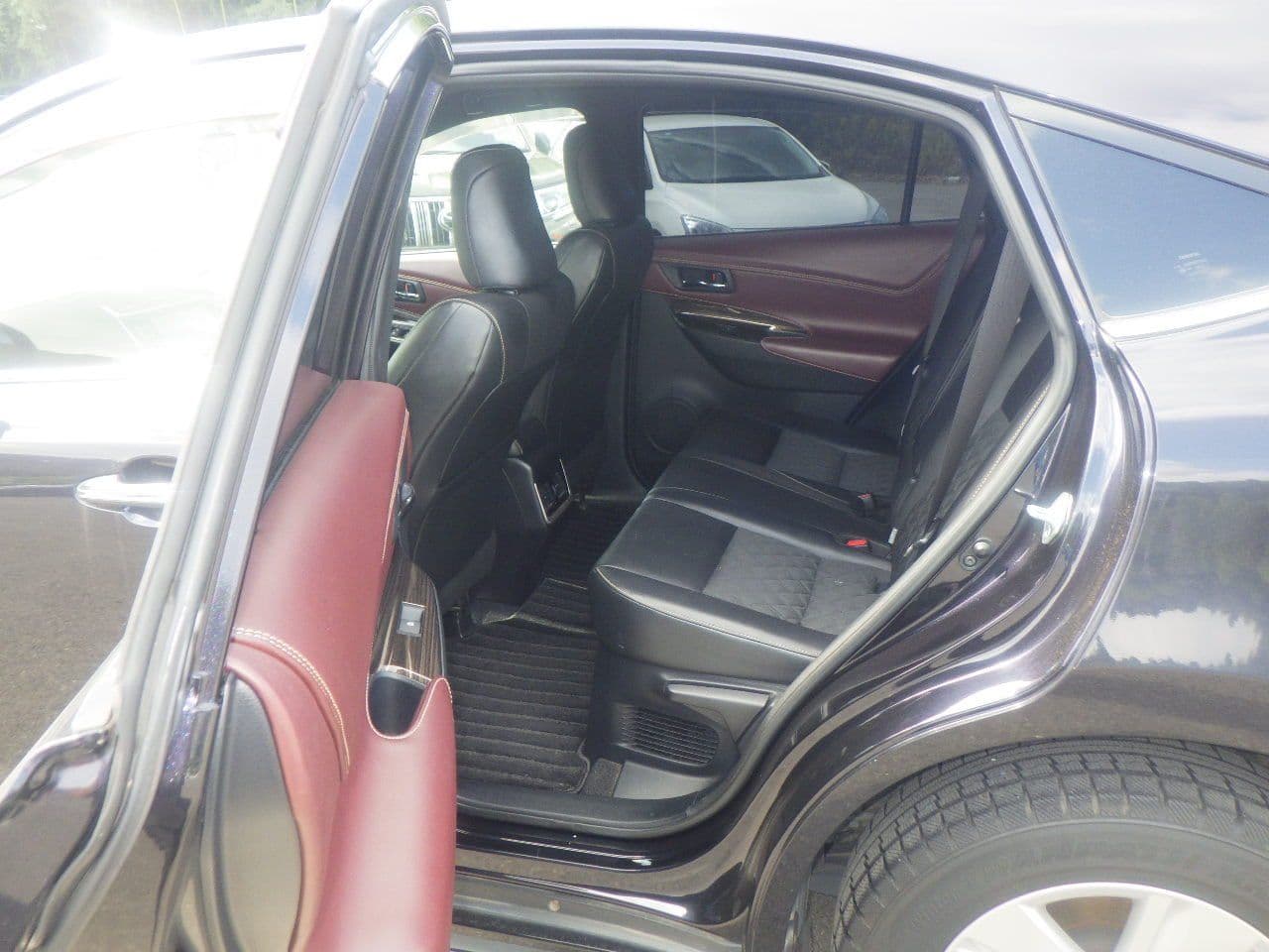 Vehicle SU00001096 large view 23