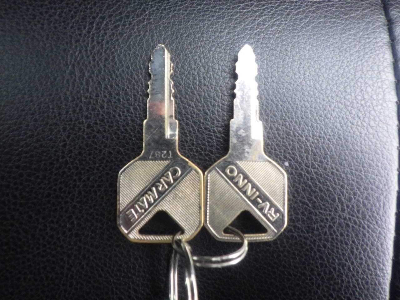 Vehicle SU00001122 large view 34