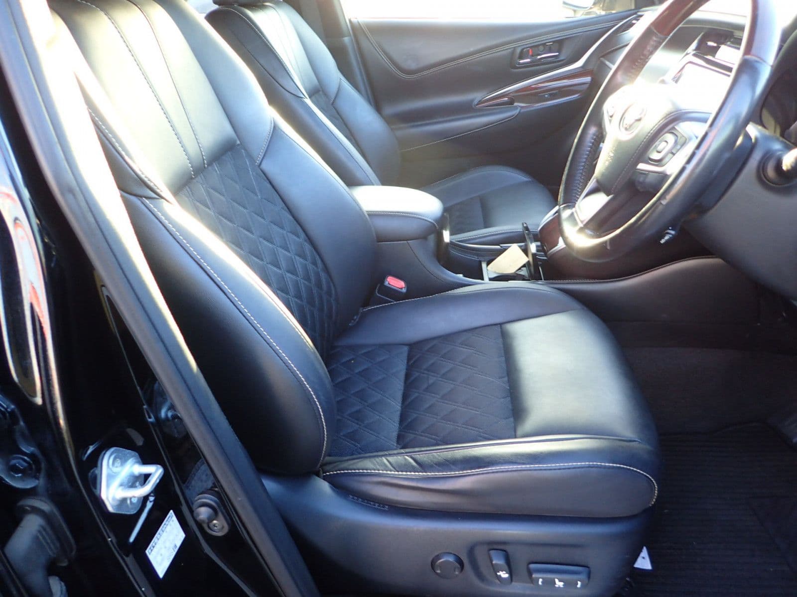 Vehicle SU00001128 large view 20