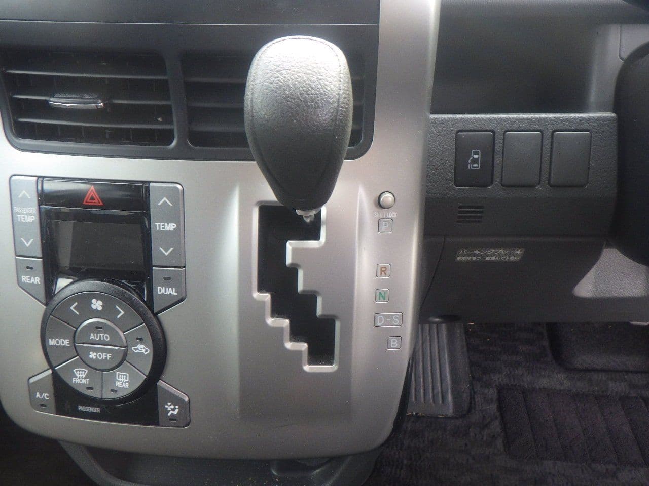 Vehicle SU00001136 large view 33