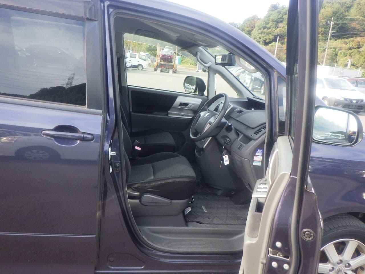 Vehicle SU00001137 large view 18