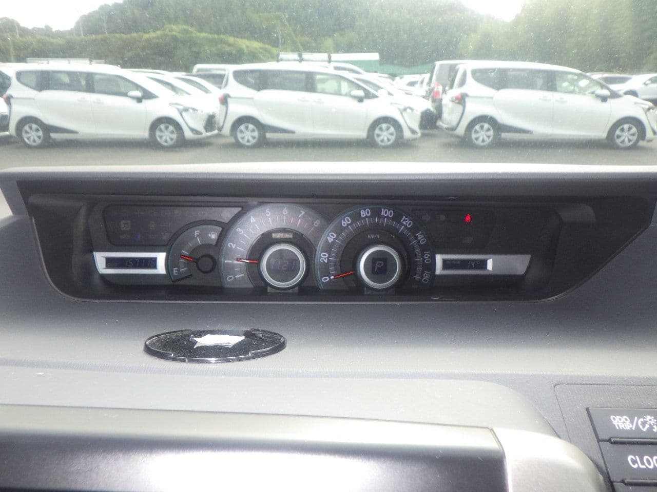 Vehicle SU00001136 large view 29