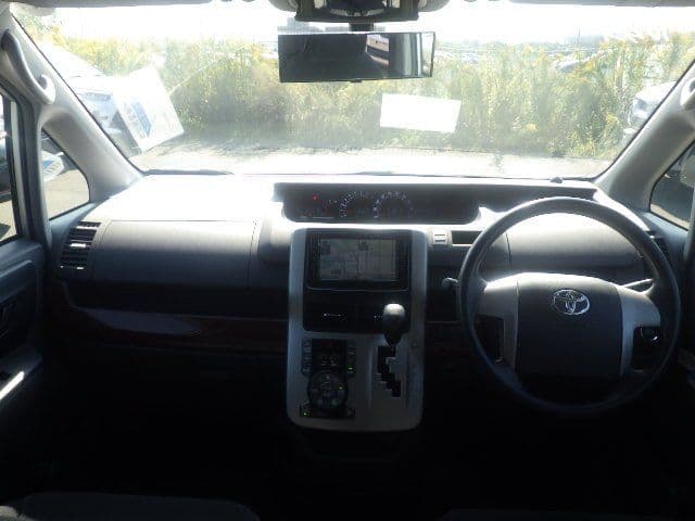 Vehicle SU00001144 large view 26