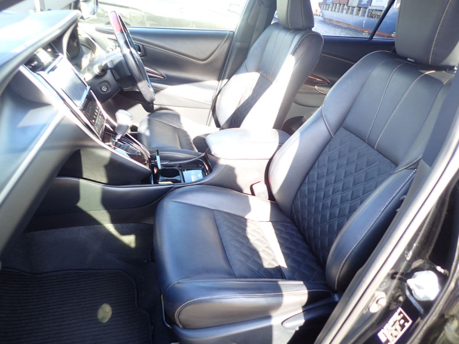 Vehicle SU00001126 large view 24