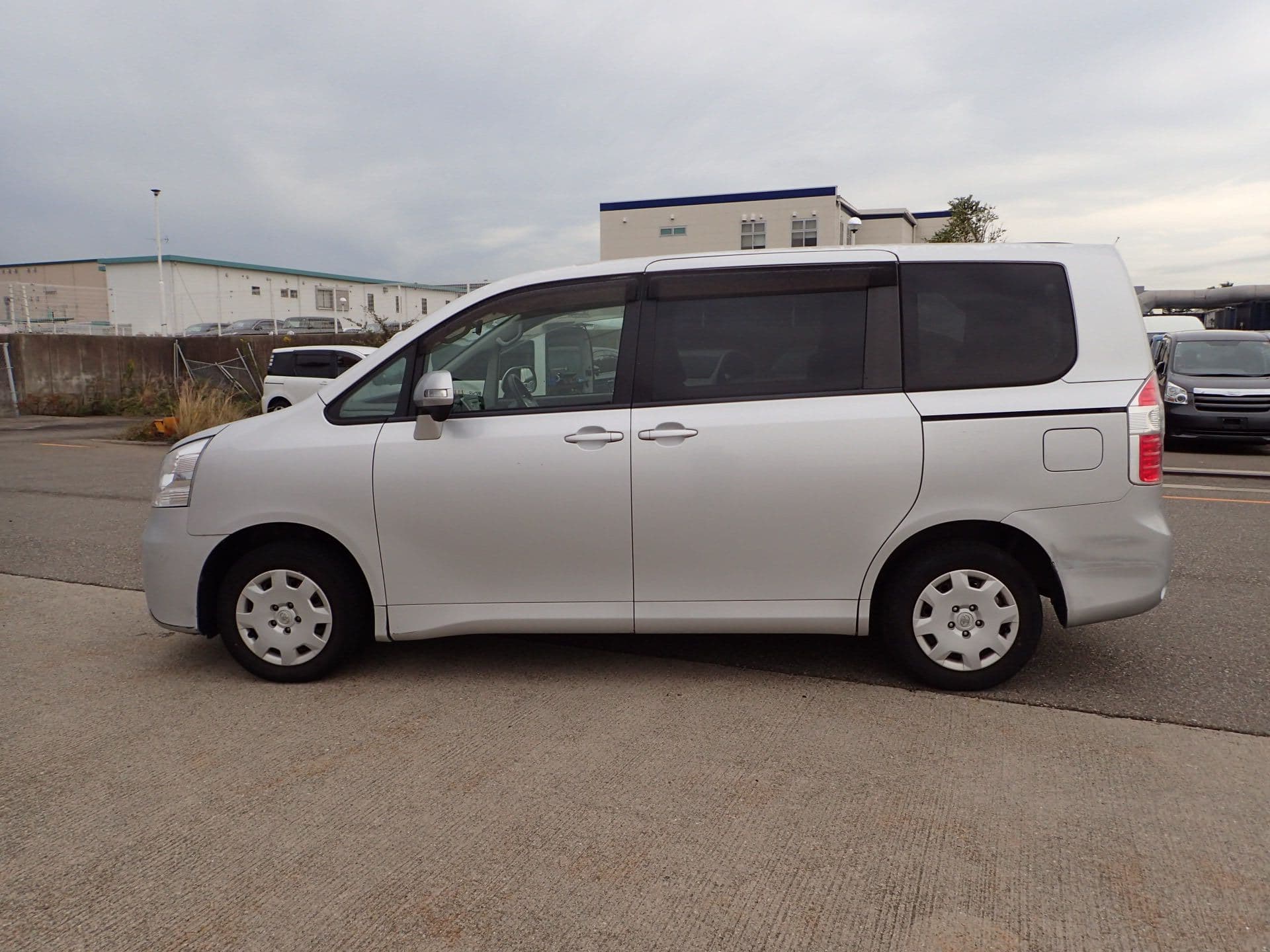 Vehicle SU00001154 large view 3