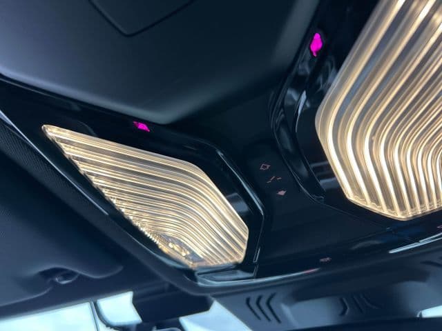 Vehicle SU00001140 large view 37