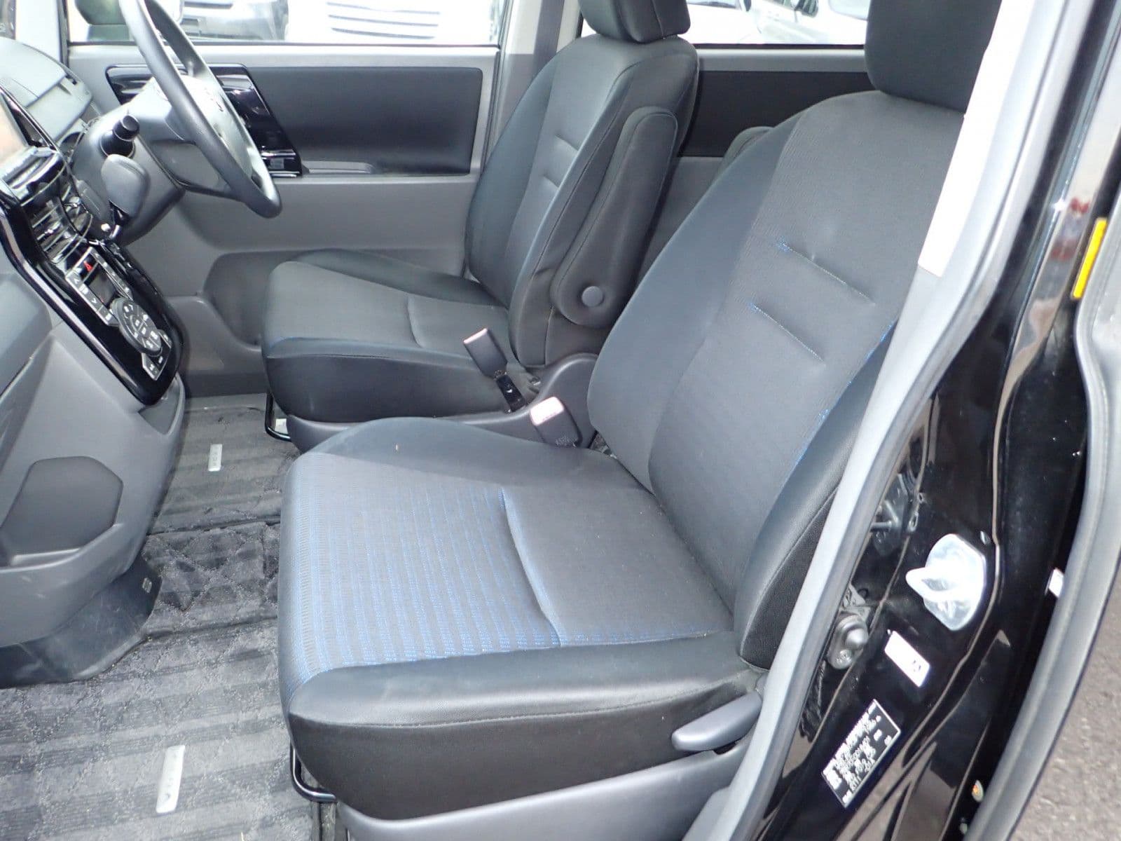 Vehicle SU00001135 large view 28