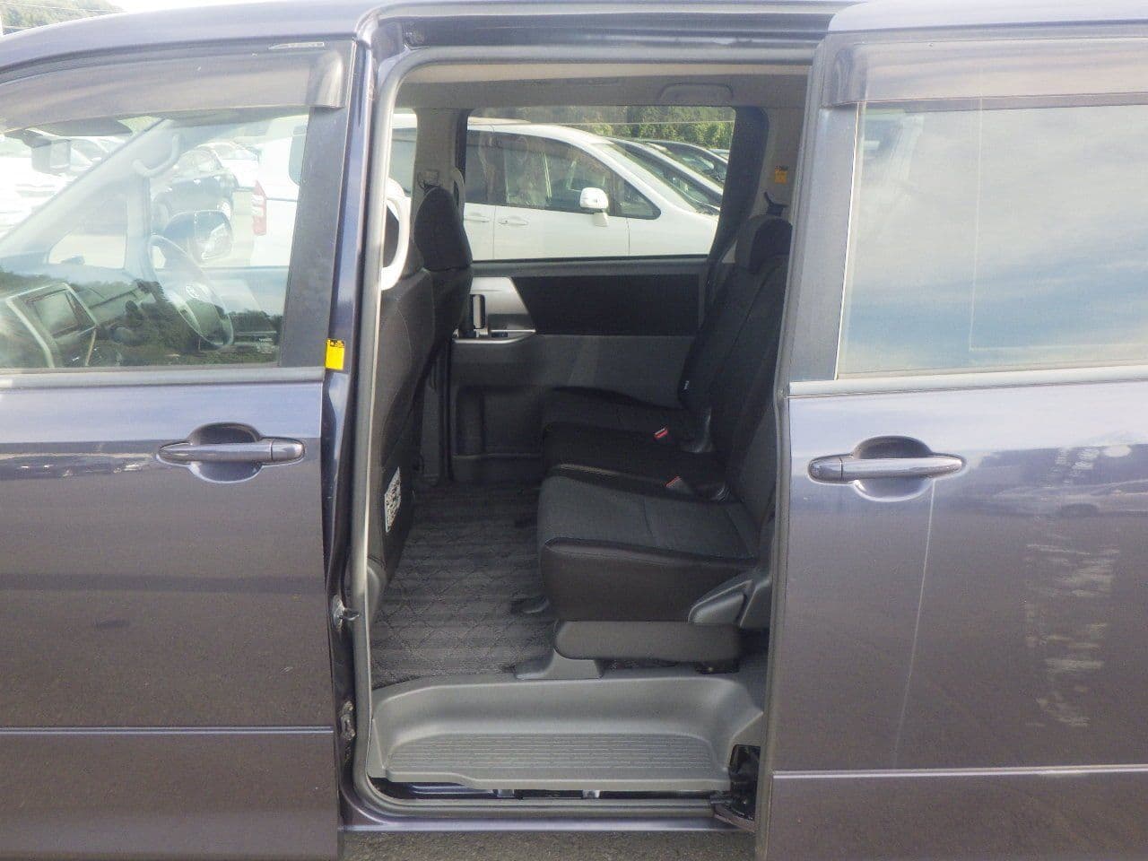 Vehicle SU00001137 large view 21