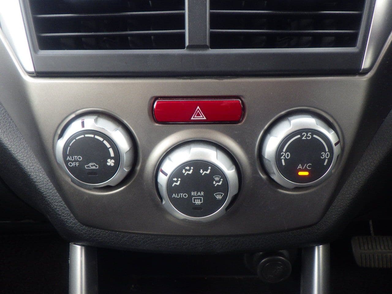 Vehicle SU00001119 large view 32