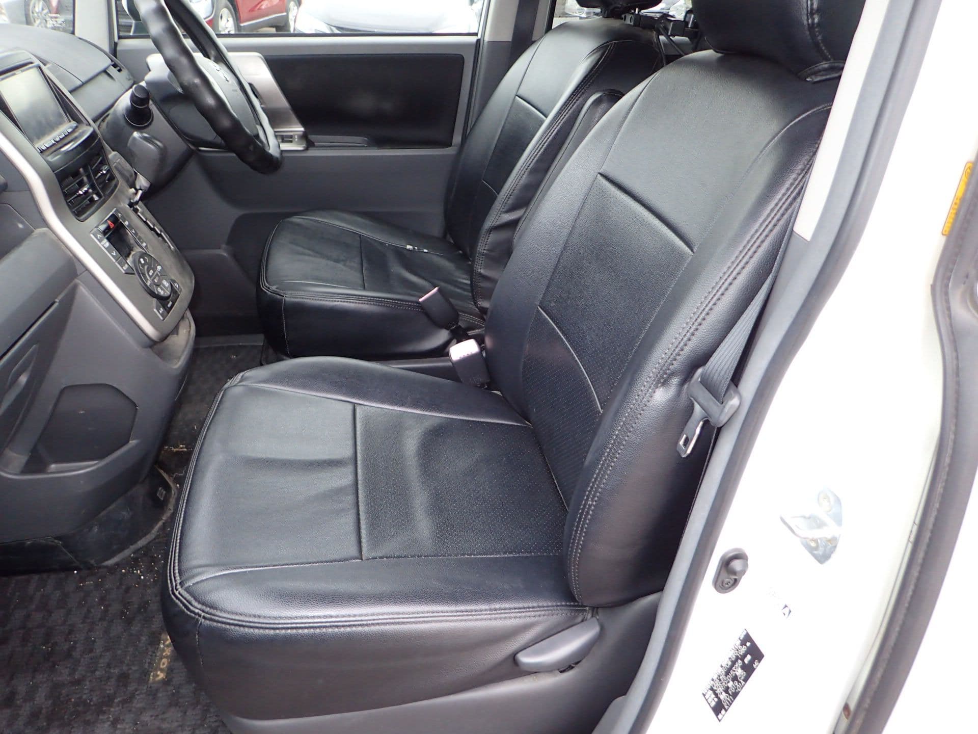 Vehicle SU00001147 large view 26