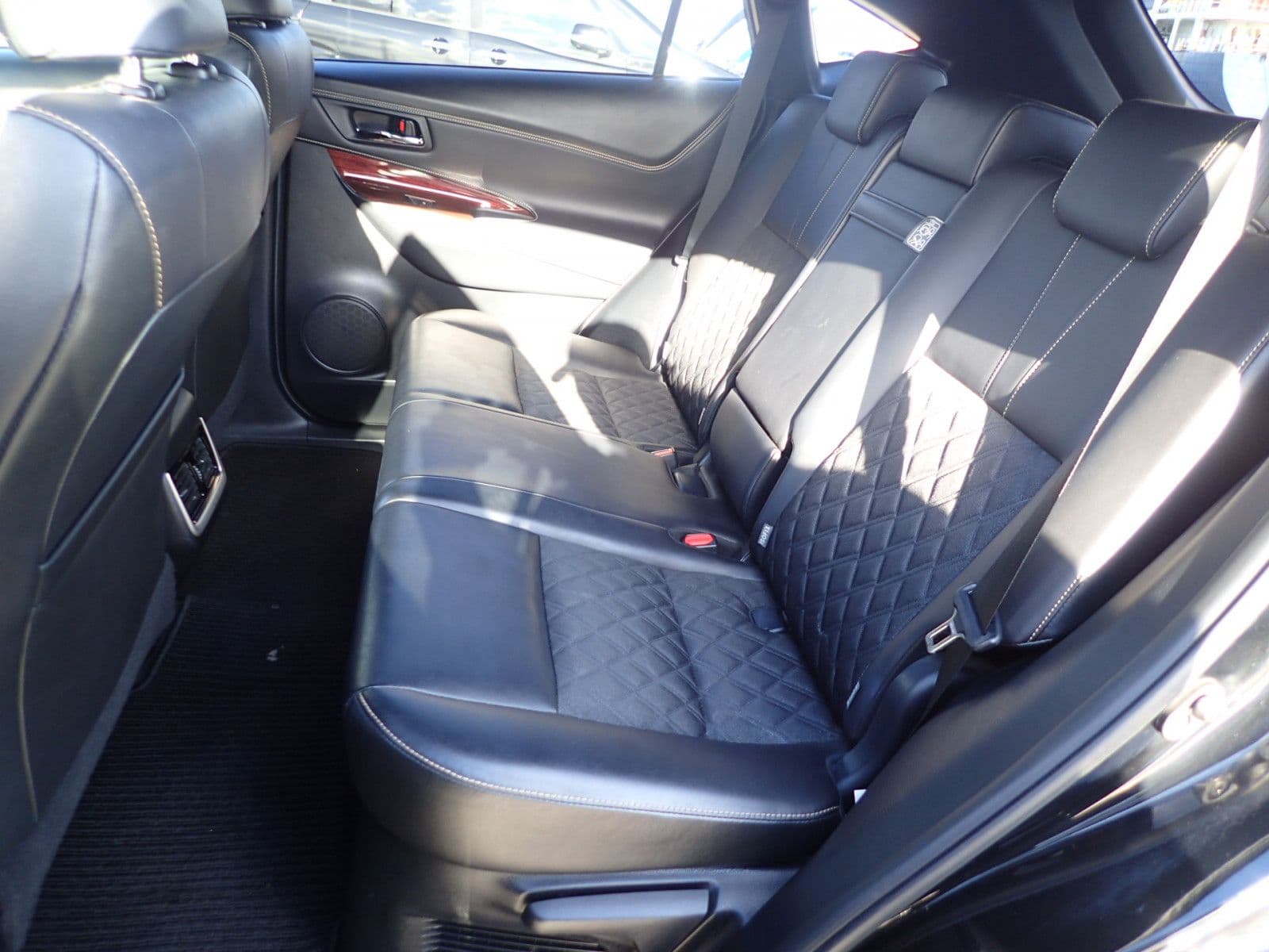 Vehicle SU00001126 large view 23