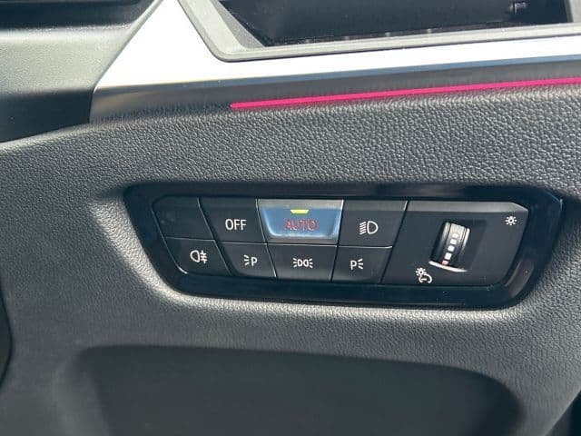 Vehicle SU00001140 large view 33