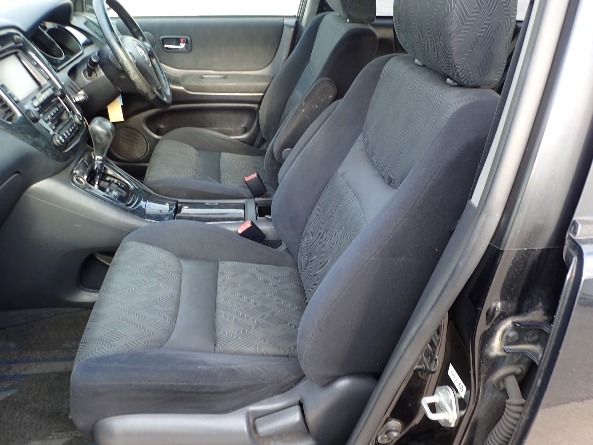 Vehicle SU00001174 large view 25