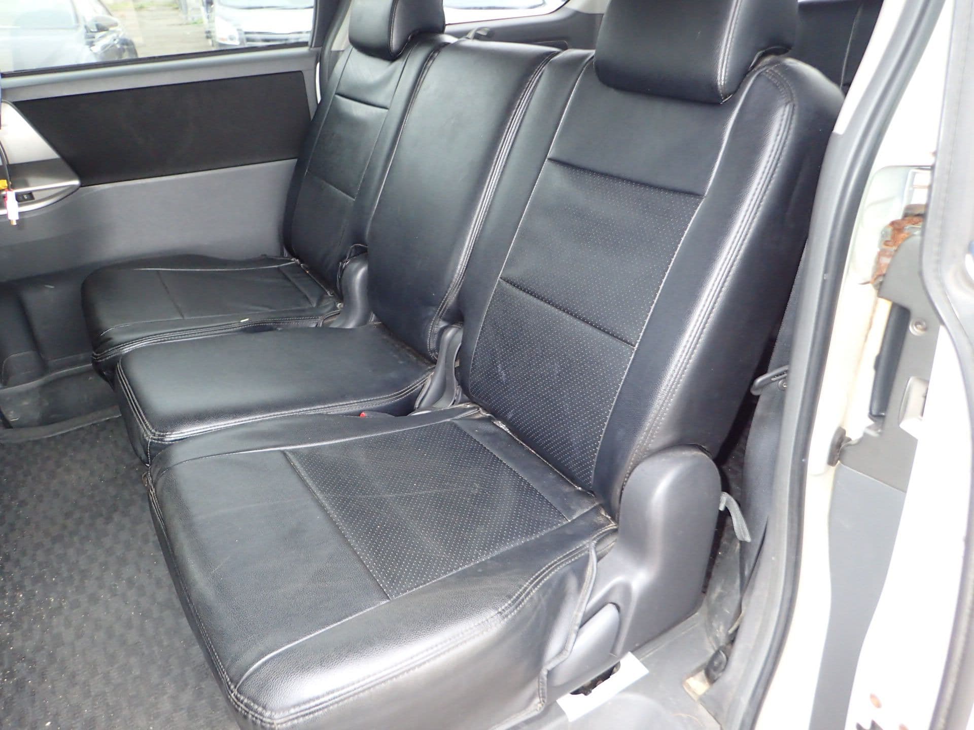 Vehicle SU00001147 large view 25