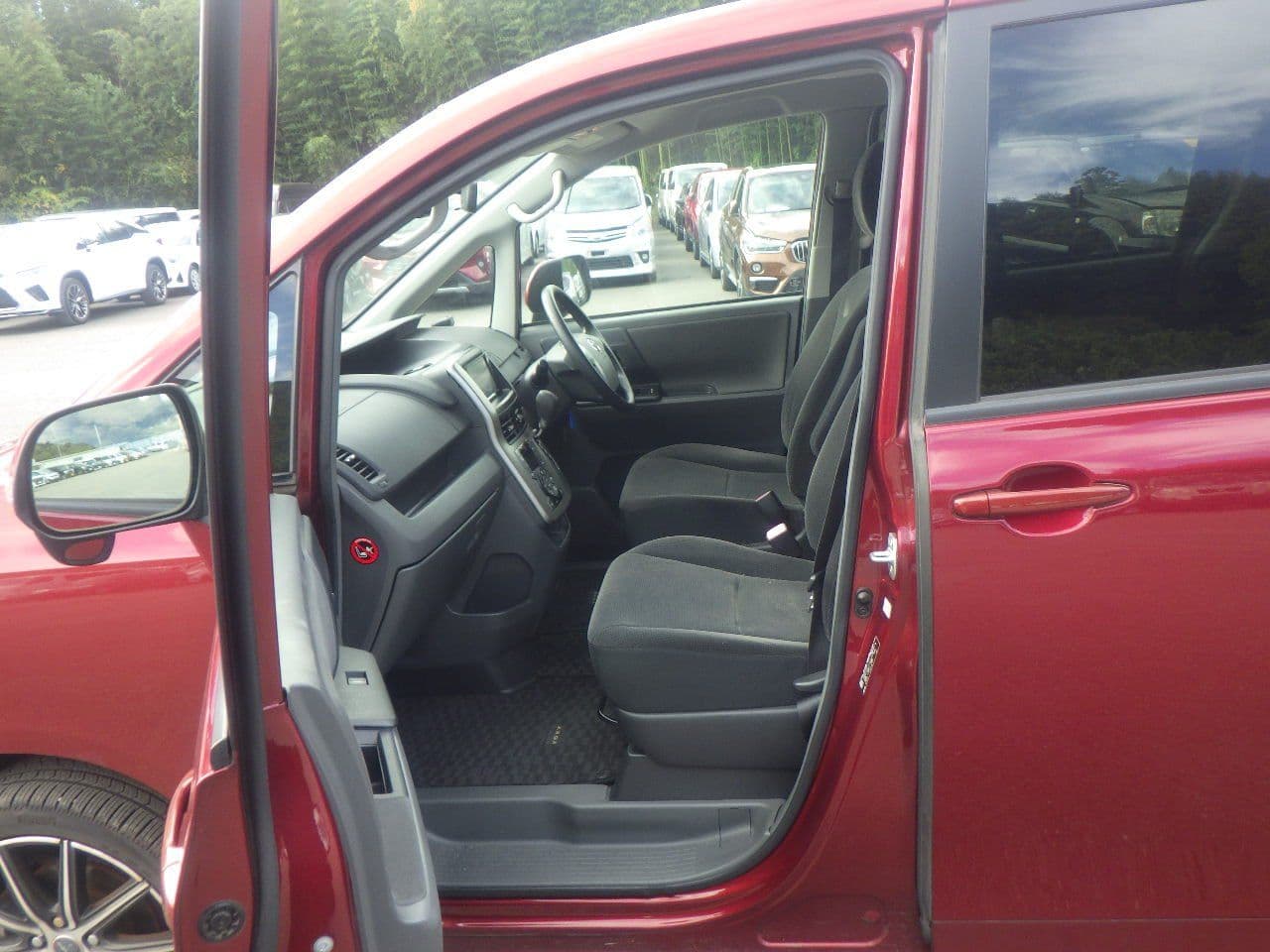 Vehicle SU00001136 large view 25