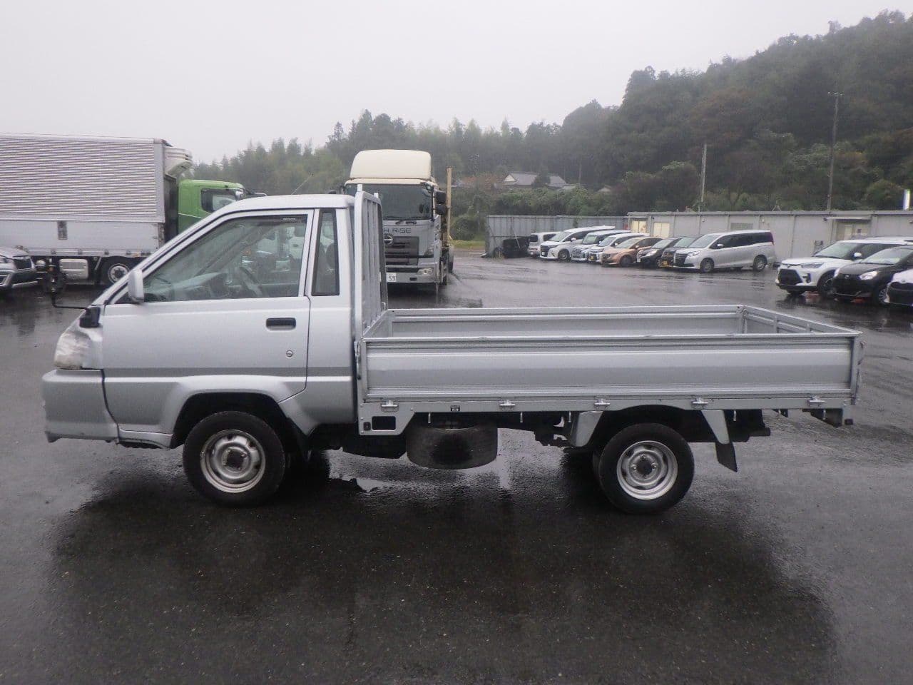 Vehicle SU00001142 large view 3