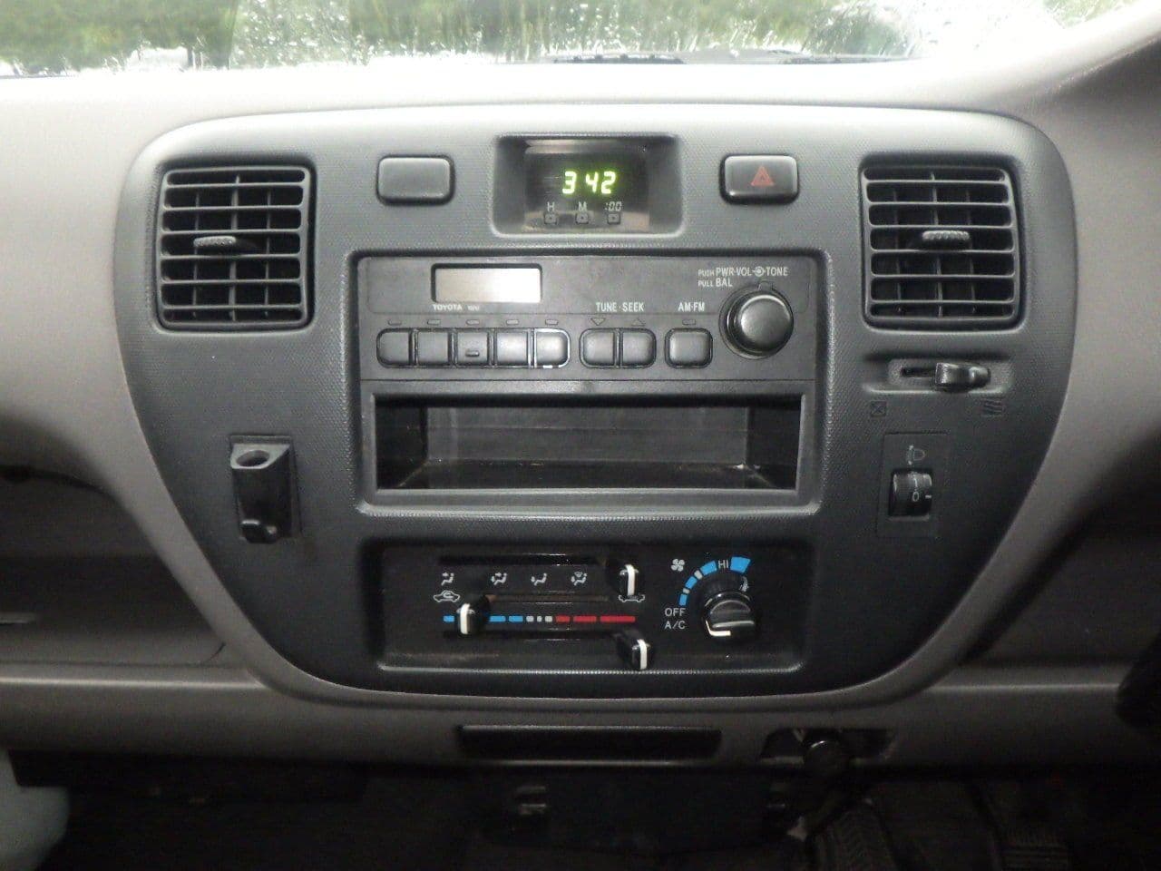 Vehicle SU00001142 large view 25