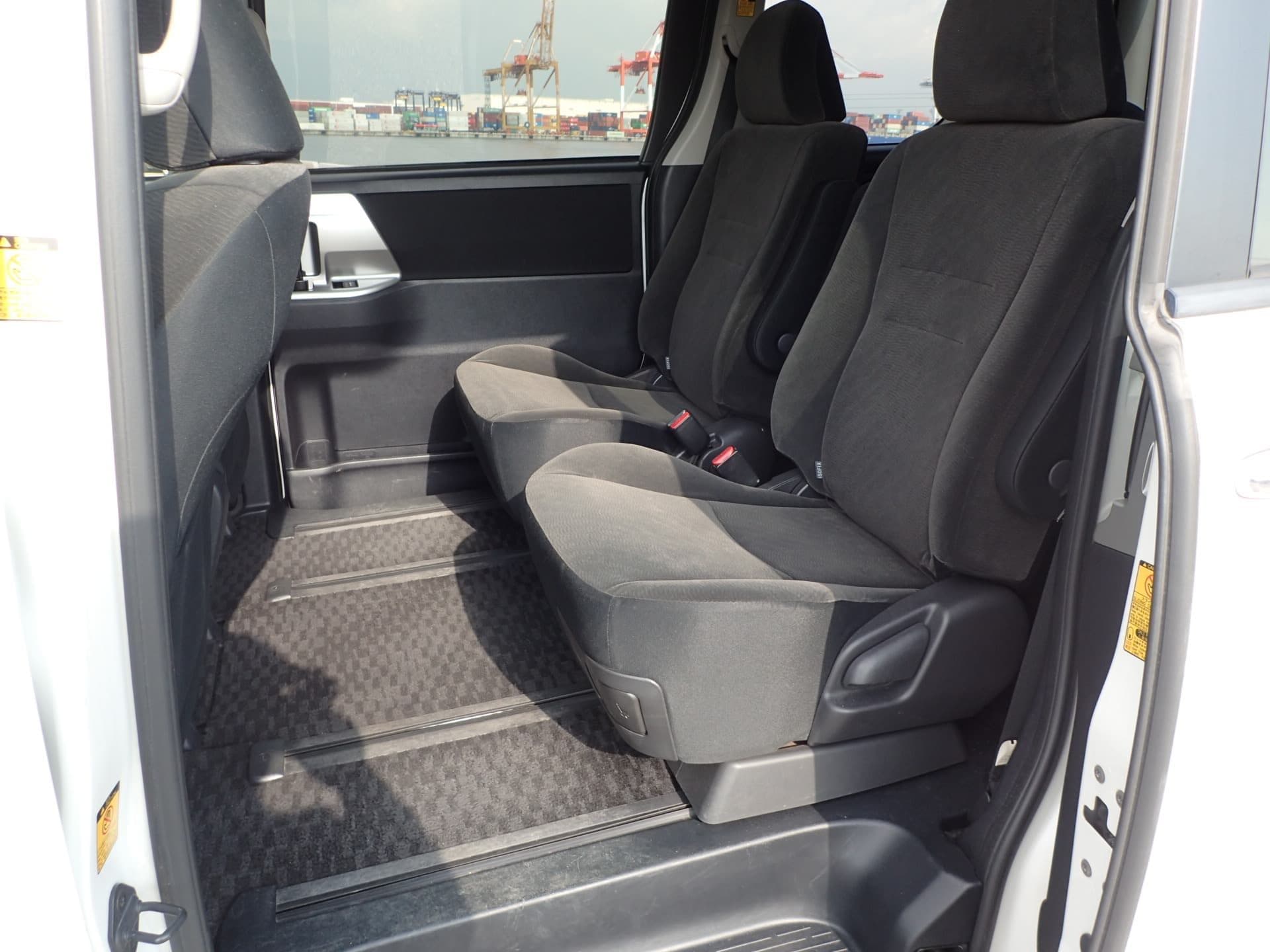 Vehicle SU00001200 large view 26