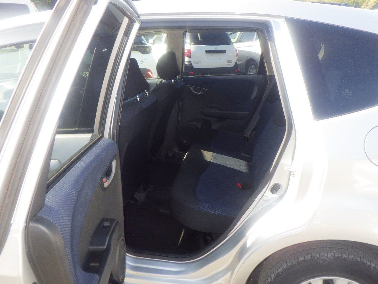 Vehicle SU00001176 large view 24