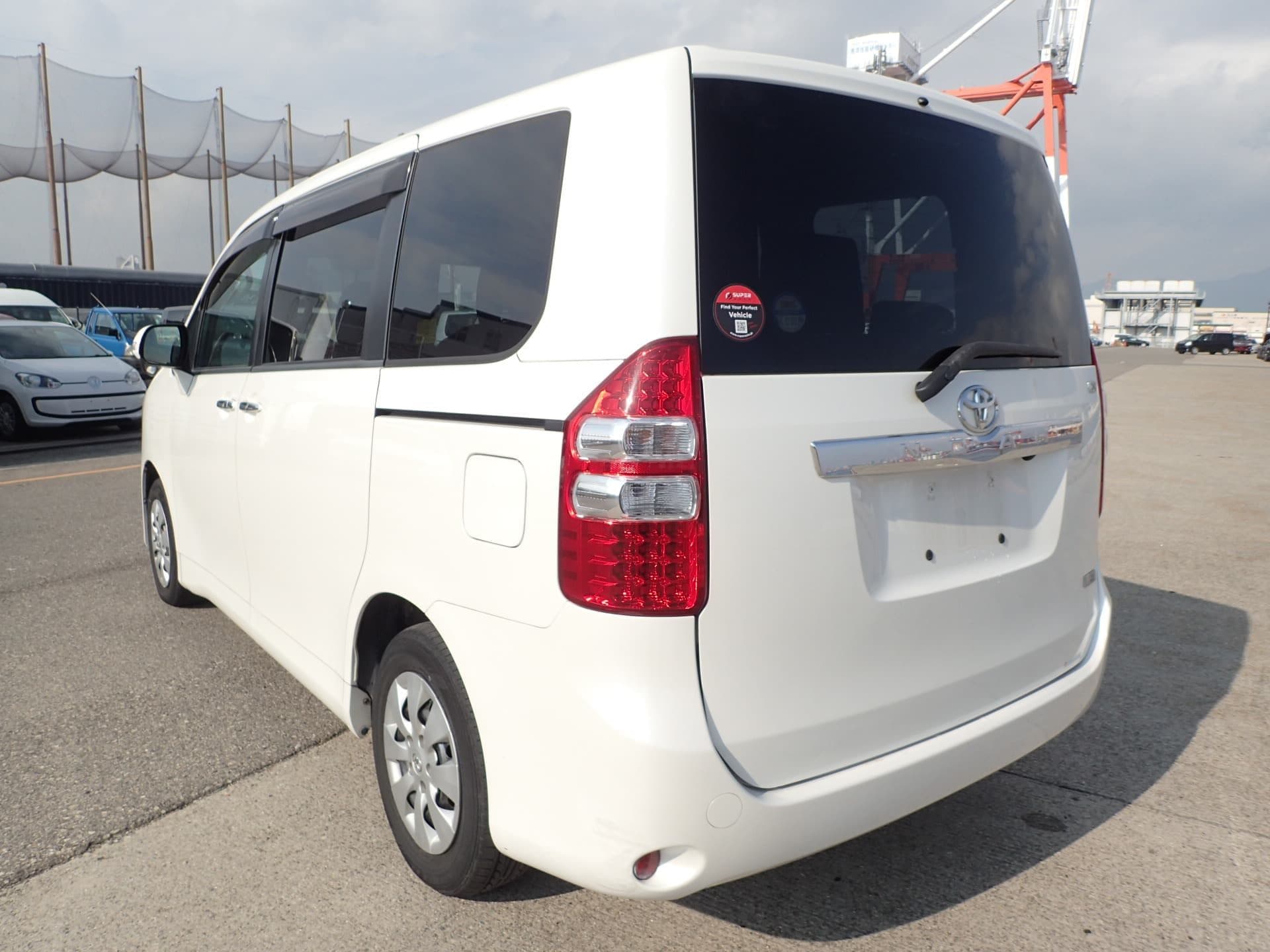 Vehicle SU00001200 large view 4