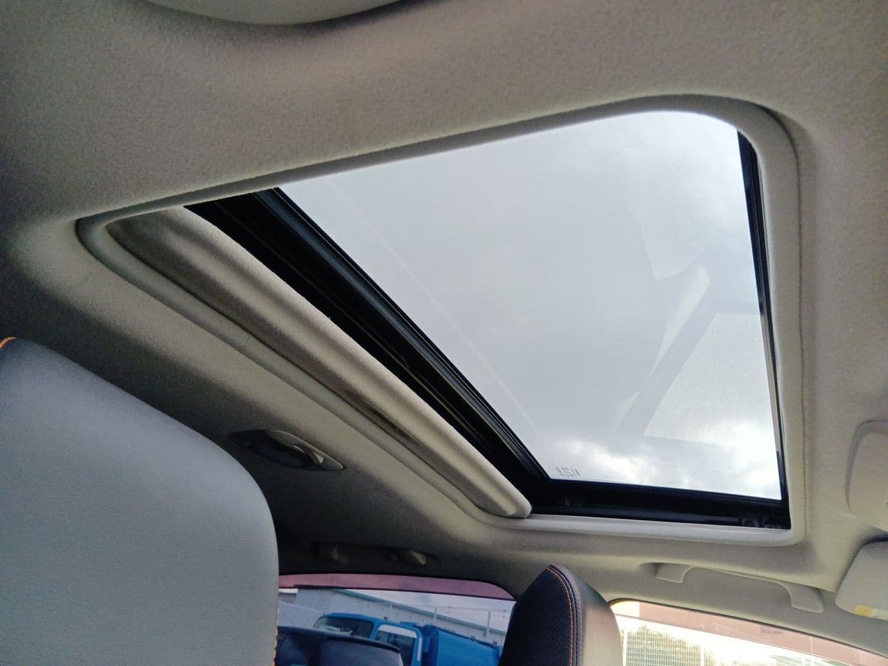 Vehicle SU00001256 large view 26